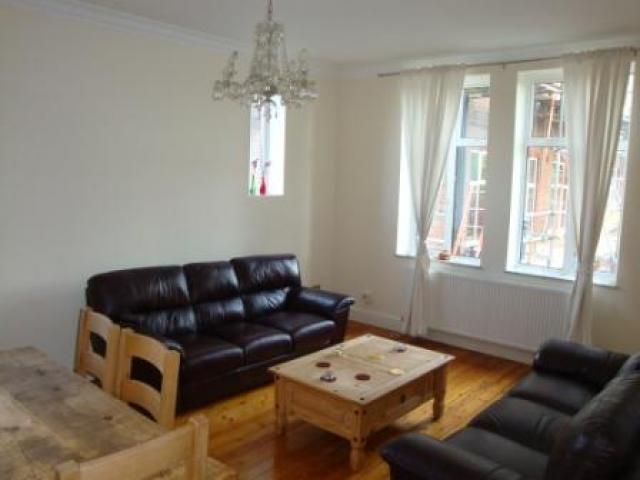 			3 Bedroom, 1 bath, 1 reception Flat			 Golders Green Road, GOLDERS GREEN